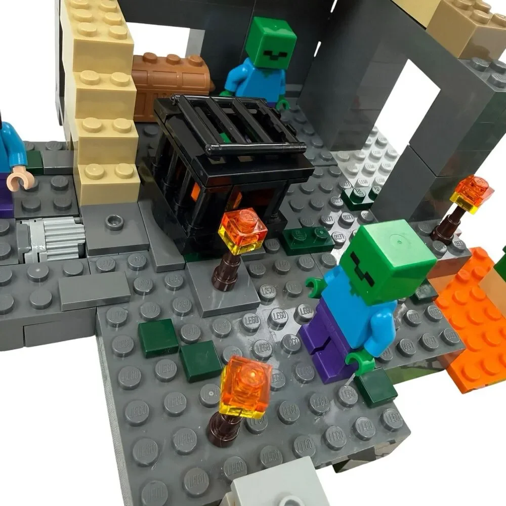 LEGO 21119 MINECRAFT - The Dungeon Minifigs Manual NO BOX - Missing one piece